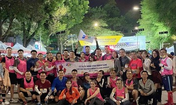 VnExpress Marathon Hanoi Midnight có thêm giải đồng đội