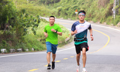 Chân chạy nhà F rủ nhau chinh phục đỉnh Sơn Trà