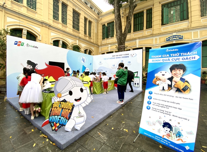 <p> <span style="color:rgb(0,0,0);">Ngày 26-27/3, FPT mang VioEdu dự Ngày hội Công nghệ thông tin (CNTT) lần thứ V của ngành Giáo dục & Đào tại các điểm trường thuộc quận Ba Đình, Thanh Xuân, Hoàn Kiếm (Hà Nội). Sự kiện vẽ nên bức tranh bao quát về phong trào và các thành tựu ứng dụng CNTT tại mỗi quận, là không gian trình diễn, giới thiệu, kết nối, chia sẻ các giải pháp CNTT đã được áp dụng thành công, qua đó góp phần xây dựng các mô hình giáo dục thông minh, thúc đẩy chuyển đổi số toàn ngành.</span></p>
