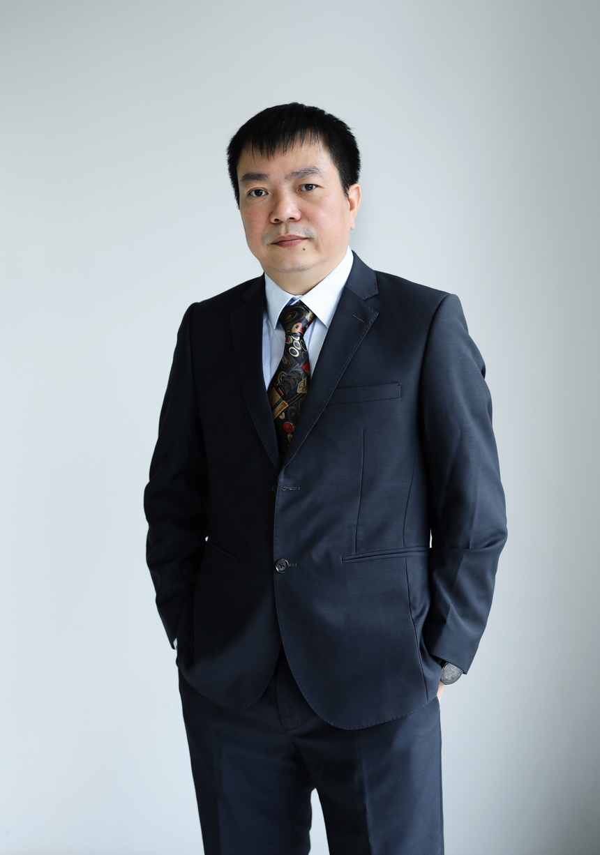 <p class="Normal" style="text-align:justify;"> Anh Trần Thanh Hà - GĐ Công nghệ thông tin FPT Retail luôn nhận được sự yêu quý của thí sinh với tính cách hài hước. Mùa iKhiến 2020, anh không chỉ làm giám khảo mà còn mang nhiều sáng kiến hay về thử nghiệm tại đơn vị như: Customer insight Platform, akaAT...</p>