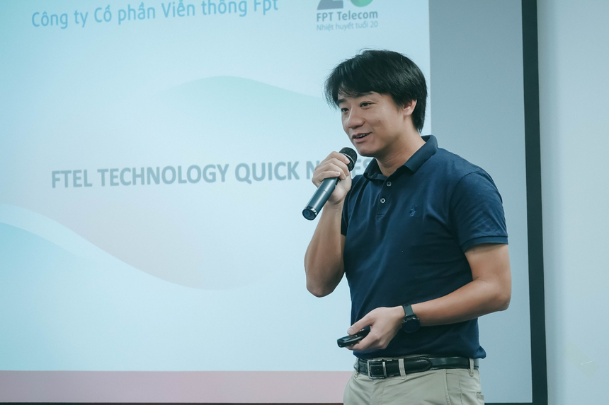 <p class="Normal" style="text-align:justify;"> Đại diện nhà "Cáo" là Giám đốc Công nghệ Trần Thanh Hải. Anh gia nhập FPT năm 2002 ngay sau khi tốt nghiệp ĐH Công nghệ thông tin và hiện là chuyên gia công nghệ cấp 4 của Tập đoàn. CTO Hải đã trải qua nhiều dự án quan trọng tại FPT IS trong lĩnh vực bảo mật trước khi chuyển sang FPT Telecom phụ trách kiến trúc, quy hoạch mạng viễn thông và triển khai các dự án Big Data phòng chống tấn công mạng.</p> <p class="Normal" style="text-align:justify;"> Anh Hải sở hữu nhiều chứng chỉ công nghệ chuyên sâu như: CCIE, CCSE, CCSA, NCSA, CCNP, CCNA, Security+, JEITA.</p>