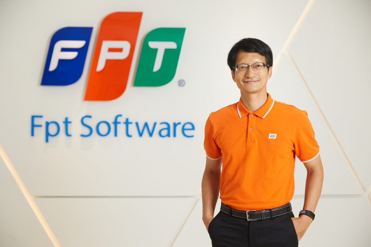 <p class="Normal" style="text-align:justify;"> Gia nhập FPT Software từ tháng 7/2000 sau nhiều năm du học ngành CNTT tại Trung Quốc, anh Đào Duy Cường về nước và trở thành thế hệ đầu tiên của FPT Software làm xuất khẩu phần mềm. Từng trải qua nhiều vị trí công tác khác nhau, anh Cường được coi là nhà quản lý chuyên giải quyết những việc khó ở FPT Software.</p> <p class="Normal" style="text-align:justify;"> Hiện tại, với tư cách Giám đốc Chuyển đổi số và Công nghệ (CTDO) nhà Phần mềm, anh Cường là nhân vật được nhiều người làm sáng tạo mong chờ tại iKhiến 2021.</p>