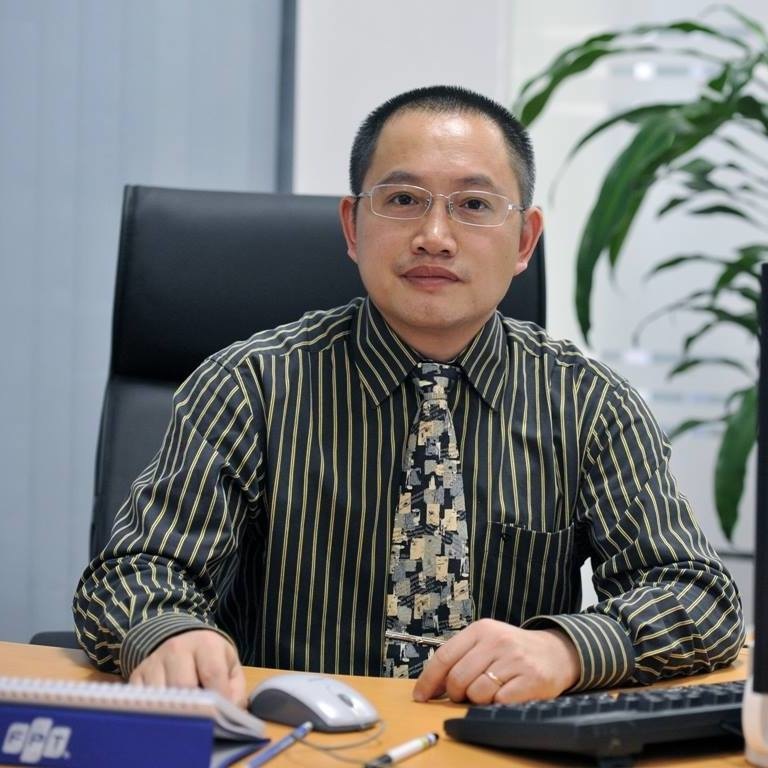 <p class="Normal" style="text-align:justify;"> Phó hiệu trưởng ĐH FPT Nguyễn Xuân Phong là vị giám khảo tiếp theo tại iKhiến 2021. Anh cho rằng, iKhiến là "cái nôi" cho những sáng tạo nhà F vươn xa, tạo ra nhiều giá trị cho cộng đồng. Bản thân nhà Giáo dục cũng là đơn vị áp dụng nhiều sáng tạo từ iKhiến trong công cuộc quản lý và đào tạo.</p>