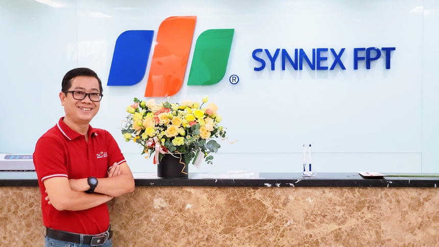 <p class="Normal" style="text-align:justify;"> Đại diện nhà Phân phối là Trưởng Ban Đảm bảo Chất lượng Synnex FPT Nguyễn Minh Vương.</p> <p class="Normal" style="text-align:justify;"> Gia nhập FPT năm 2007, anh Nguyễn Minh Vương gắn bó với Synnex FPT đã 12 năm. Đây là lần thứ 3 anh ngồi "ghế nóng" giải thưởng sáng tạo iKhiến. Anh hy vọng, năm 2021 sẽ được xem và đánh giá nhiều sáng tạo "tự khiến" của CBNV FPT.</p>
