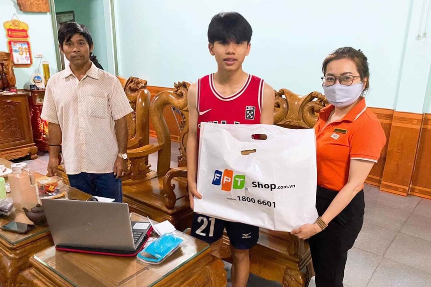 <p class="Normal"> Đồng thời, nhà Bán lẻ còn triển khai chương trình đặt hàng online - giao hàng và hỗ trợ cài đặt tận nhà để khách hàng yên tâm tránh dịch.</p>