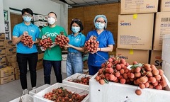 Quỹ Hy vọng chung tay Grab trao nhu yếu phẩm cho khu cách ly