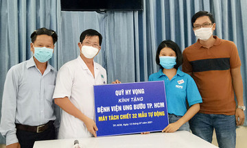 Quỹ nhà F tặng Bệnh viện Ung bướu TP HCM máy tách chiết
