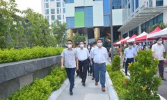 Phó Thủ tướng Vũ Đức Đam kiểm tra điểm tiêm vaccine tại FPT Tower