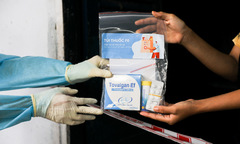 Quỹ nhà F góp 13.500 'Túi thuốc F0' tặng bệnh nhân Covid