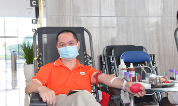 Hơn 800 người F tham gia hiến máu cứu người giữa mùa dịch