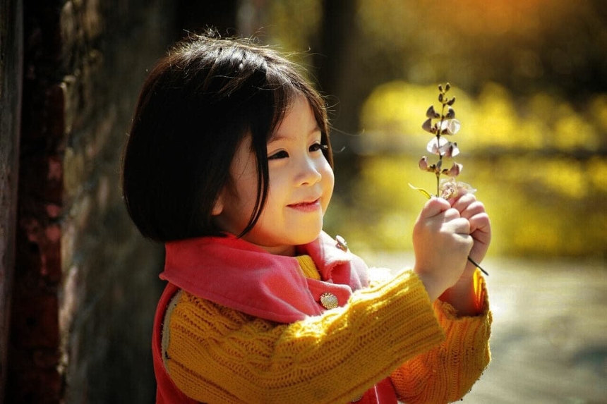 <p class="Normal"> <span>"Nắng đầu đông" ghi lại hình ảnh vui đùa dưới nắng của "nàng thơ" nhỏ - em gái tác giả </span><span>Trần Thế Hải.</span></p>