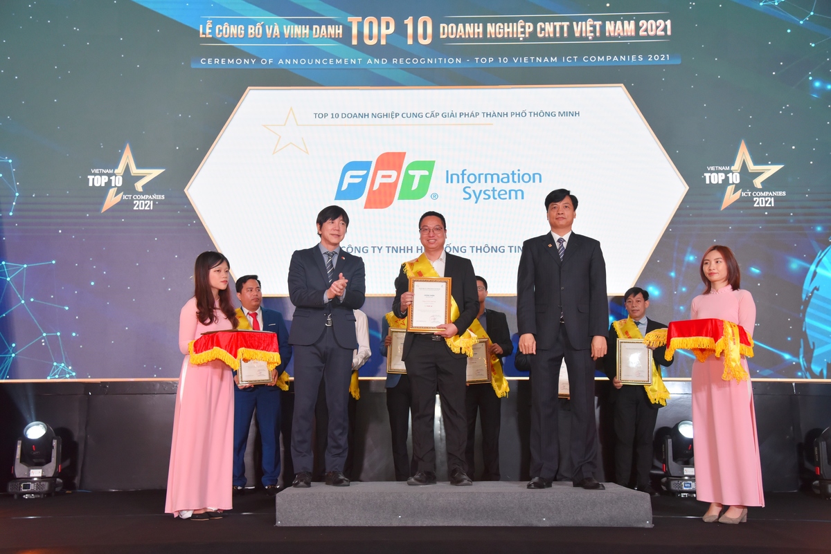 <p> FPT IS nhận giải TOP 10 doanh nghiệp cung cấp giải pháp Thành phố thông minh.</p>
