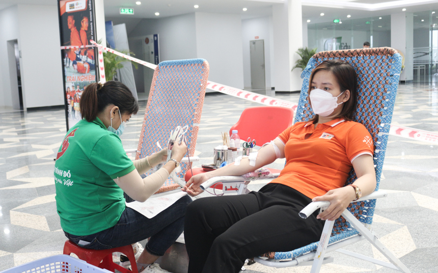 <p class="Normal"> Ông Võ Đình Lộc, đại diện Trung tâm Huyết học – Truyền máu Bệnh viện Đa khoa tỉnh Bình Định, đánh giá: “Chương trình hiến máu nhân đạo do FPT tổ chức thực sự rất bài bản, huy động được một lượng máu lớn, trong đó có nhiều nhóm máu hiện đang khan hiếm. Tôi rất trân trọng sự đóng góp từ quý công ty”.</p>