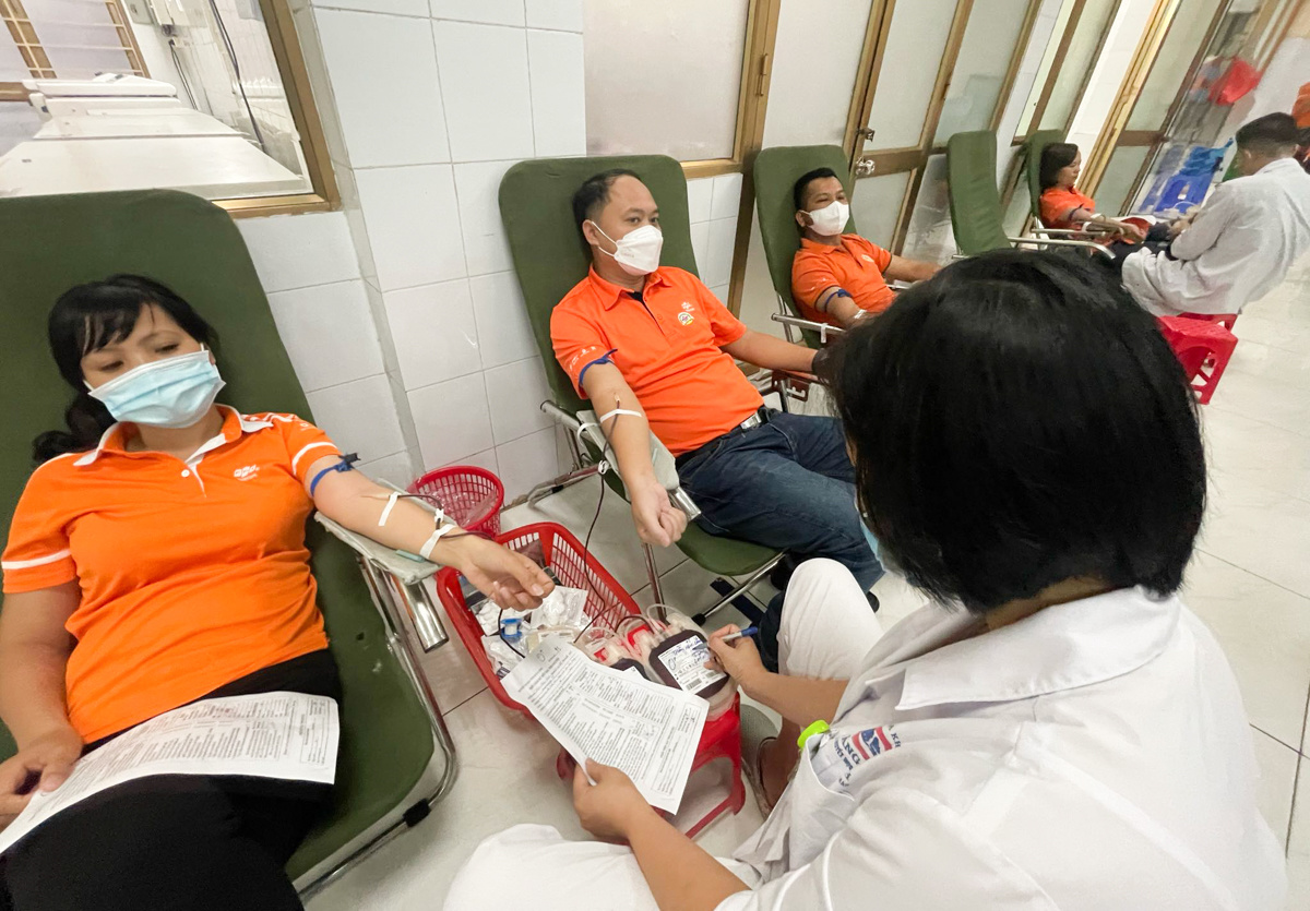 <p class="Normal"> Vừa qua, 124 CBNV FPT Quảng Ninh đã tham gia chương trình "Giọt máu nghĩa tình" tại khoa Huyết học - Truyền máu Bệnh viện đa khoa tỉnh. <br />  </p>