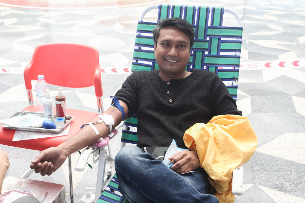 <p class="Normal"> Anh RajuKS đến từ Trung tâm Trí tuệ nhân tạo Quy Nhơn (QAI) cũng tham gia chương trình hiến máu do công ty tổ chức. Anh cho biết, bản thân rất hào hứng với hoạt động này và hy vọng sẽ có nhiều người tham gia hơn nữa.</p>