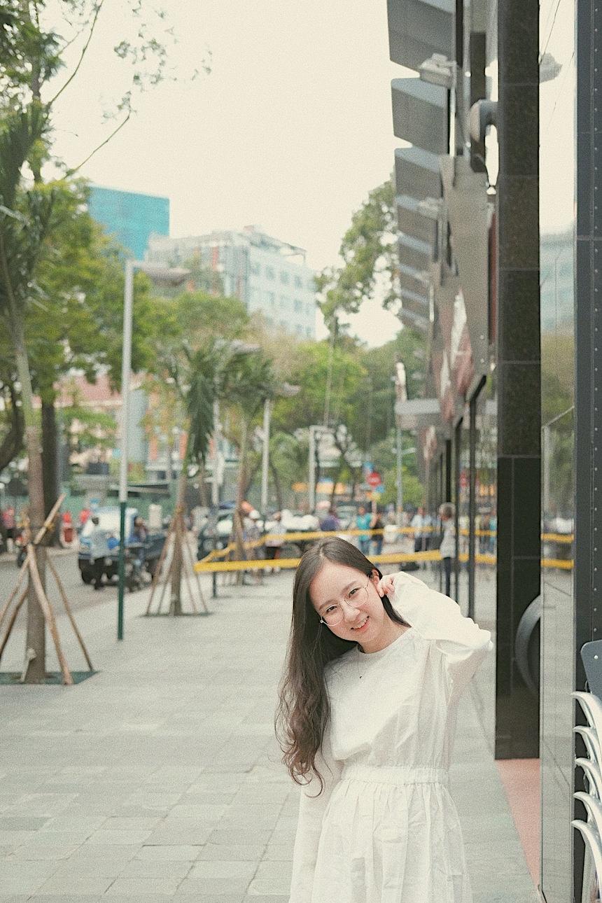 <p class="Normal"> “Gia đình, bạn bè, đồng nghiệp... là động lực để mình phấn đấu hơn mỗi ngày. Mình nên biết quý trọng bản thân, tự tin và yêu thương chính mình”, Kiều Chinh chia sẻ.</p>