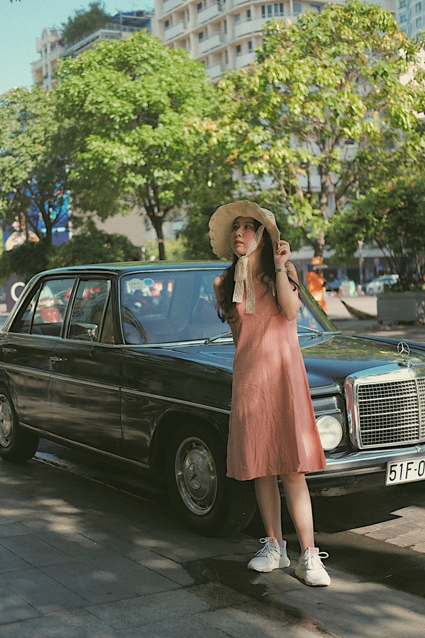 <p> <span style="color:rgb(0,0,0);">Ít ai biết rằng, “nàng thơ” nhà Phần mềm FPT lại tốt nghiệp Trường ĐH Khoa học Xã hội và Nhân văn TP HCM, một trường chuyên về khối xã hội. Tự nhận mình không giỏi công nghệ, ứng tuyển vào FPT Software sẽ là thách thức nhưng cô gái trẻ lại muốn tìm “cơ hội trong thử thách”.</span></p>