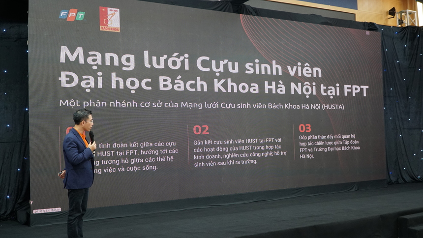 <p class="Normal"> Anh Hoàng Việt Anh - Phó Ban liên lạc HUSTA-FPT <span>chia sẻ về mô hình, phương hướng hoạt động của mạng lưới. </span><span>HUSTA-FPT được thành lập với mục tiêu thắt chặt tình đoàn kết giữa các cựu sinh viên BKHN đang làm việc tại nhà F. Bên cạnh đó, mạng lưới còn có mục tiêu thúc đẩy các hoạt động hợp tác kinh doanh, nghiên cứu công nghệ, hỗ trợ sinh viên sau khi ra trường.</span></p>