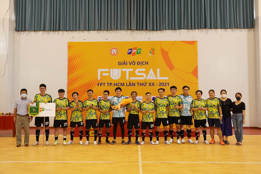 <p> Giải Phong Cách một lần nữa thuộc về đội tuyển FPT Education - đội bóng luôn giữ vững tinh thần và tự tin trong tất cả các lượt đấu.</p>