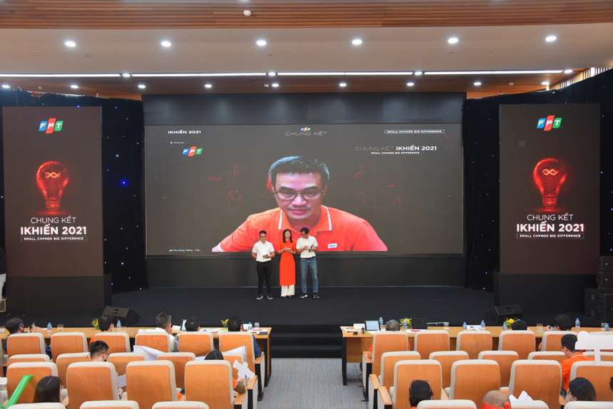 <p> PTGĐ FPT Telecom Chu Hùng Thắng "dự thi" từ xa.</p>