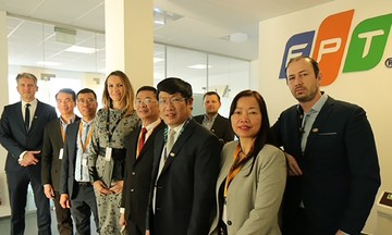 Đại sứ Việt Nam thăm và làm việc tại FPT Slovakia