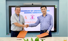 Tổ chức phi chính phủ Pháp trao học bổng cho học viên khóa Tester FUNiX