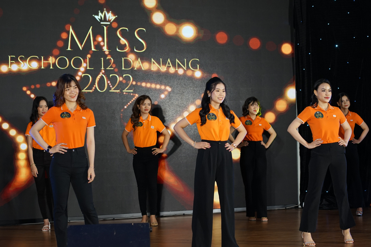 <p class="Normal"> “Miss Fschool 12 Da Nang 2022” là một phần thuộc khuôn khổ cuộc thi Hoa khôi Khối phổ thông FPT toàn quốc 2022. Đêm thi được diễn ra với sự tranh tài “nảy lửa” của các nữ cán bộ, giáo viên nhà trường.</p>