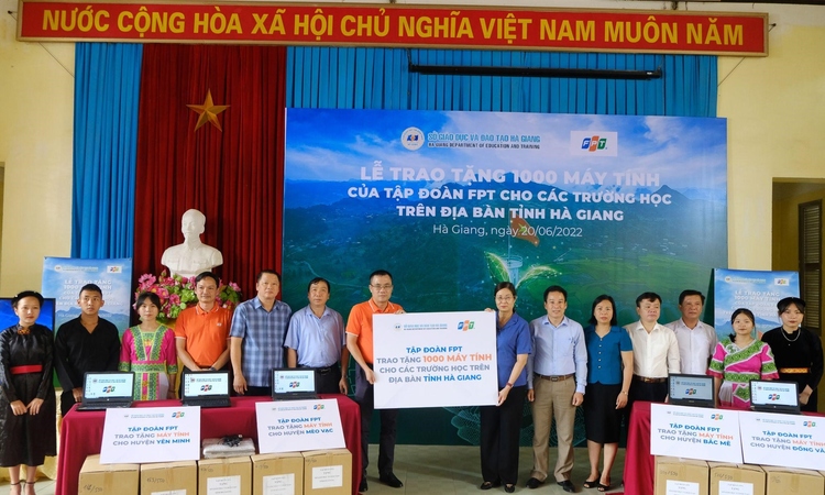 FPT tặng 1.000 máy tính cho học sinh Hà Giang