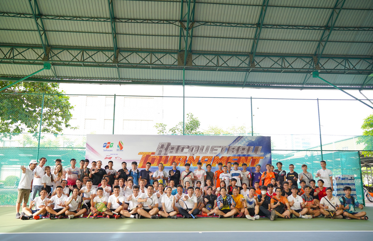<p> Racquetball Tournament là giải đấu do FPT Software Đà Nẵng tổ chức, khởi tranh tại nhà thi đấu thể thao Massda (khu công nghiệp An Đồn, quận Sơn Trà) với các nội dung: tennis, bóng bàn và cầu lông ở các hạng mục đôi nam, đôi nam nữ. </p>