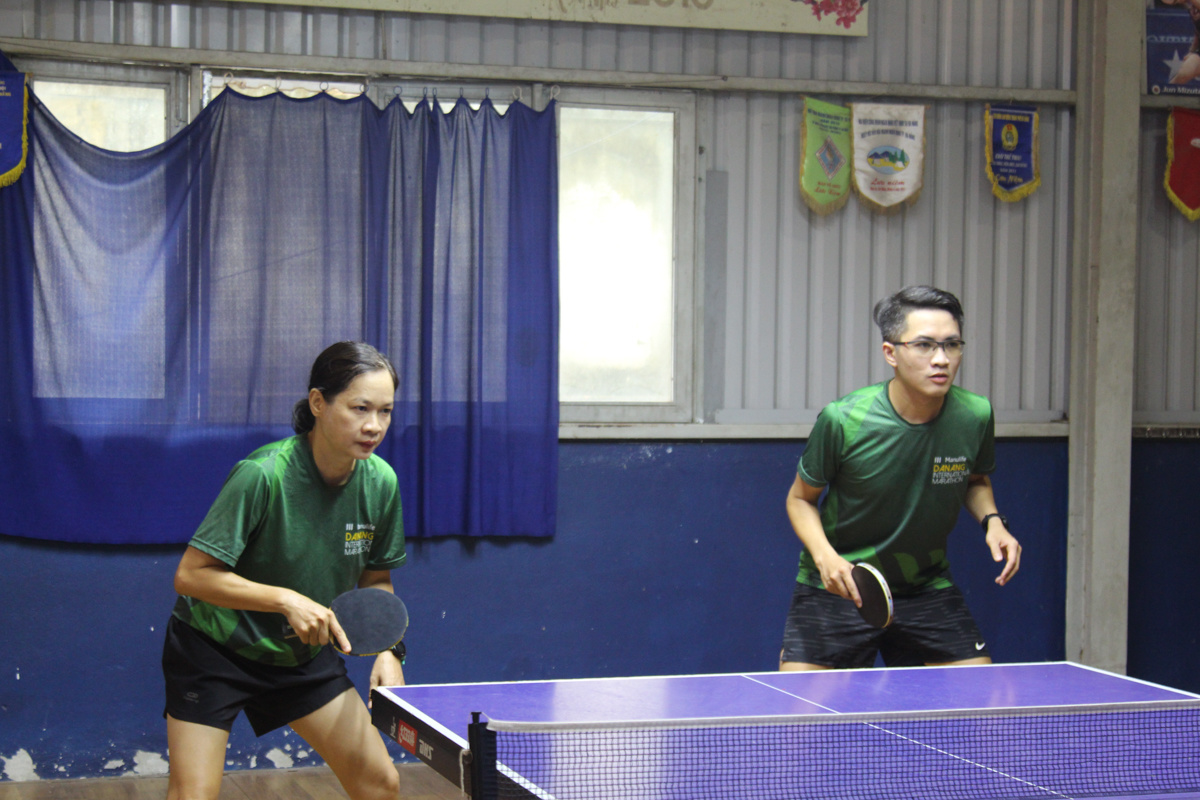 <p> Chị Lương Thị Bội Ngọc và anh Trần Phi Long - gương mặt quen thuộc ở nhiều giải chạy - cũng tham gia thi đấu ở nội dung bóng bàn.</p>