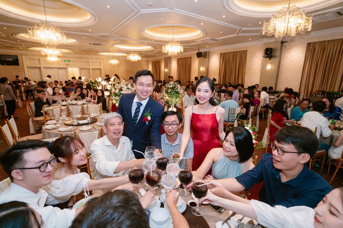 <p> Đồng nghiệp FPT HO chung vui tại lễ báo hỷ của cặp đôi Đức Hiền - Quỳnh My tại TP HCM.</p>