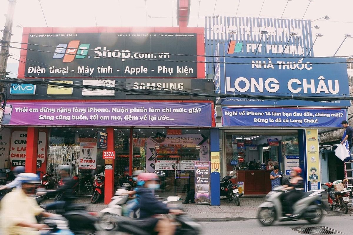 Anh em' FPT Shop và FPT Long Châu gây thích thú với banner đôi