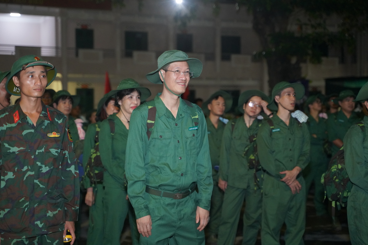 <p> PTGĐ FPT Nguyễn Thế Phương khá tươi tỉnh trước cuộc hành quân đêm.</p>