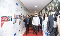 Chủ tịch FPT đón tiếp Tổng thống Uganda