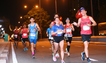 Nữ runner FPT vô địch lứa tuổi dưới 30 VnExpress Marathon HCMC Midnight