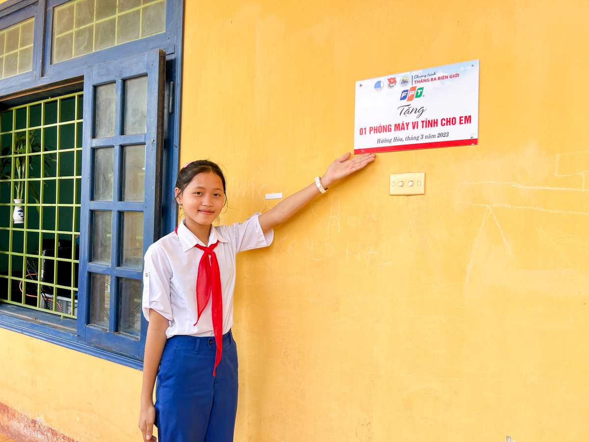 <p class="Normal"> Đồng hành cùng chương trình, FPT đã tài trợ Trường THCS Thuận (xã Thuận, huyện Hướng Hóa) 10 bộ máy tính và khánh thành phòng máy tính mới cho các em học sinh. </p>