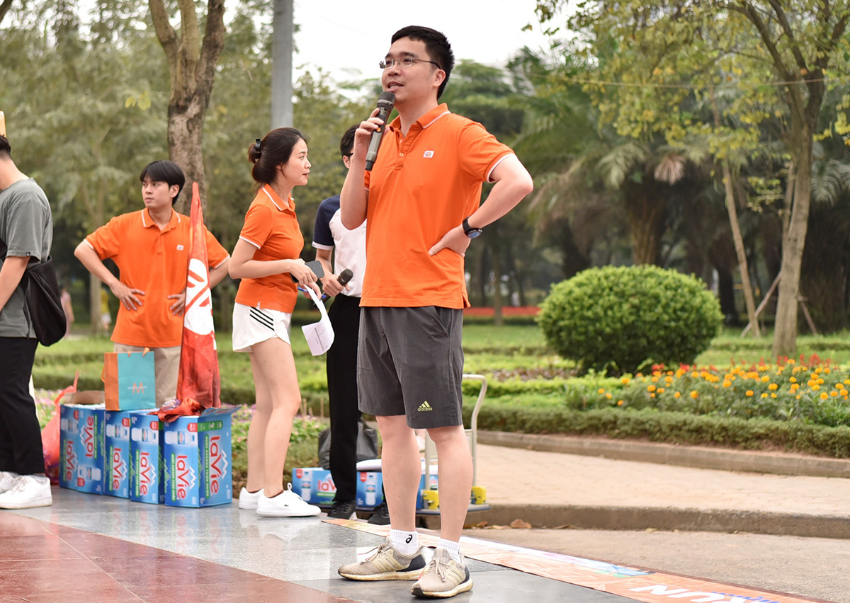 <p class="Normal" style="text-align:justify;"> Anh Nguyễn Hoàng Minh - CEO FPT IS hy vọng chương trình chạy ngày hôm nay sẽ cổ vũ tinh thần thể thao trong toàn nhà Hệ thống, giúp CBNV thêm khỏe mạnh và hạnh phúc.</p>