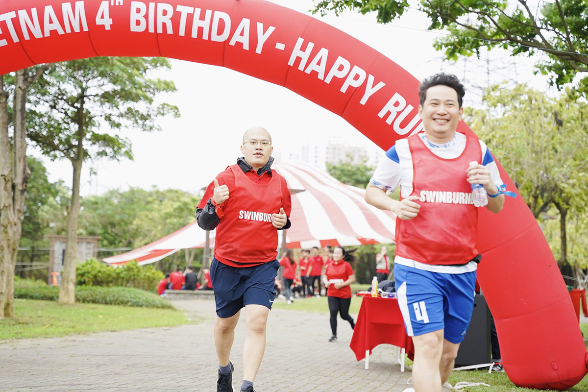 <p class="Normal" style="text-align:justify;"> Điểm nhấn của bữa tiệc sinh nhật năm nay là giải chạy "Happy Run". Các thành viên Swinburne Việt Nam sẽ đăng ký và hoàn thành một trong ba cự ly chạy: 2,5 km, 5km, 10km với thử thách này.</p>