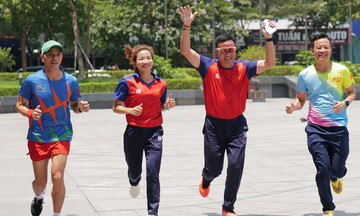 'Nữ hoàng điền kinh' Nguyễn Thị Oanh tham gia chạy cùng runner FPT