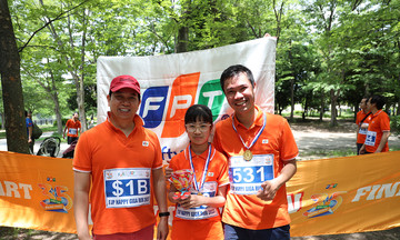 Hai bố con cùng giành giải Nhất FJP Happy Giga Run Osaka