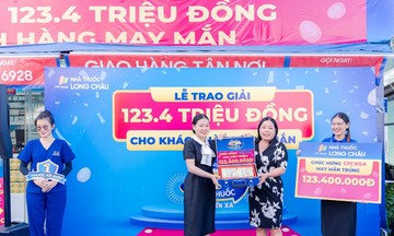 Mua sắm tại FPT Long Châu, nữ khách hàng trúng 123,4 triệu đồng
