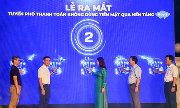FPT Telecom cùng TP Huế ra mắt tuyến phố thanh toán không tiền mặt
