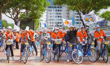 Sinh viên Đại học FPT Đà Nẵng đạp xe gây quỹ cho trẻ em mồ côi