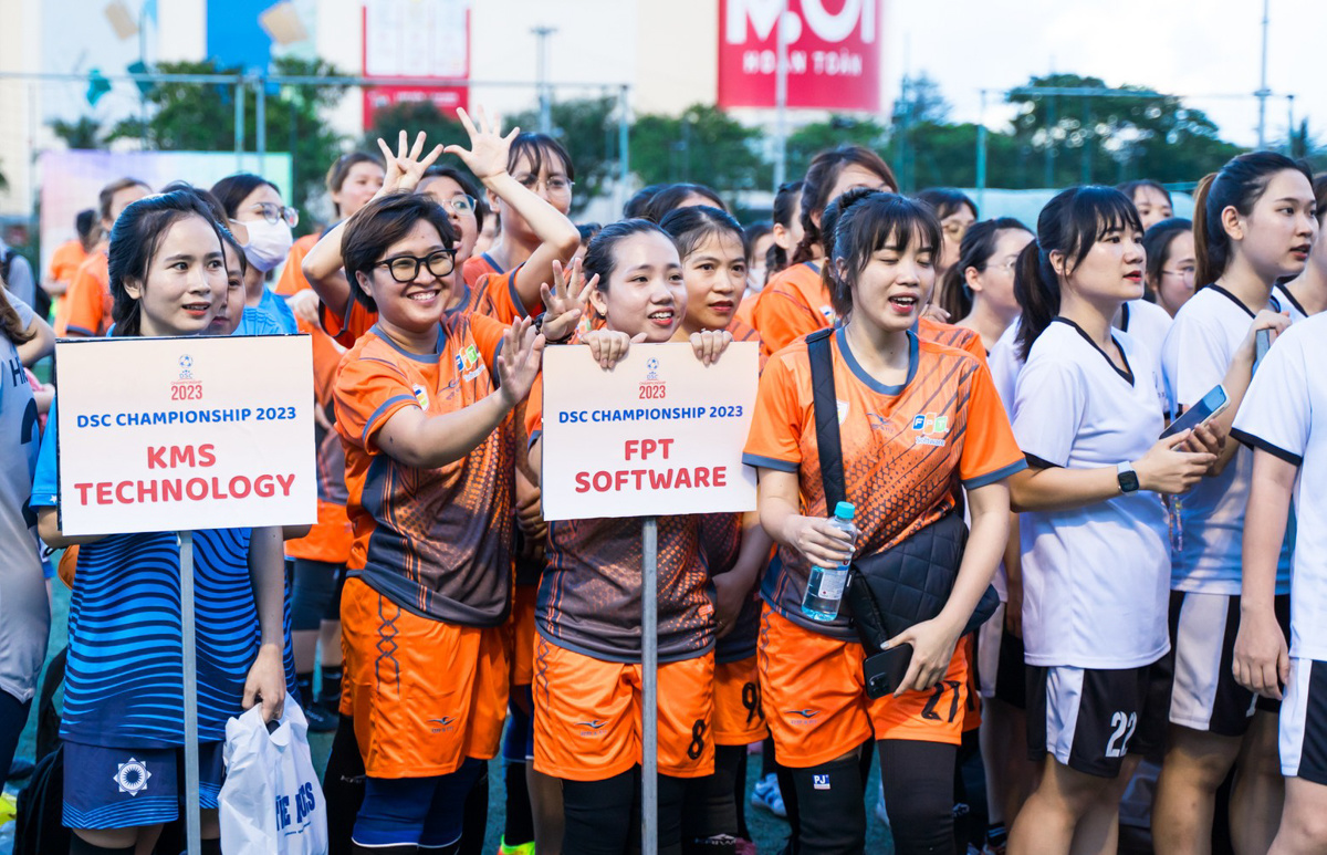 <p class="Normal"> Lễ khai Mmạc DSC Championship 2023 diễn ra tại sân thể thao Tuyên Sơn &lpar;Đà Nẵng&rpar;, mở đường cho một mùa giải đáng nhớ. Đại diện FPT Software có cả đội tuyển nam và đội tuyển nữ thi đấu.</p>