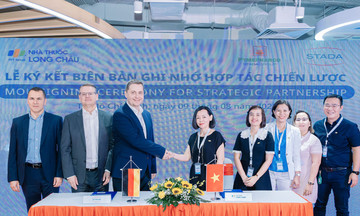 FPT Long Châu ký kết hợp tác toàn diện với STADA Việt Nam