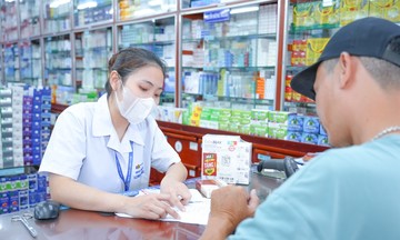 FPT Long Châu tặng 10.000 máy đo đường huyết