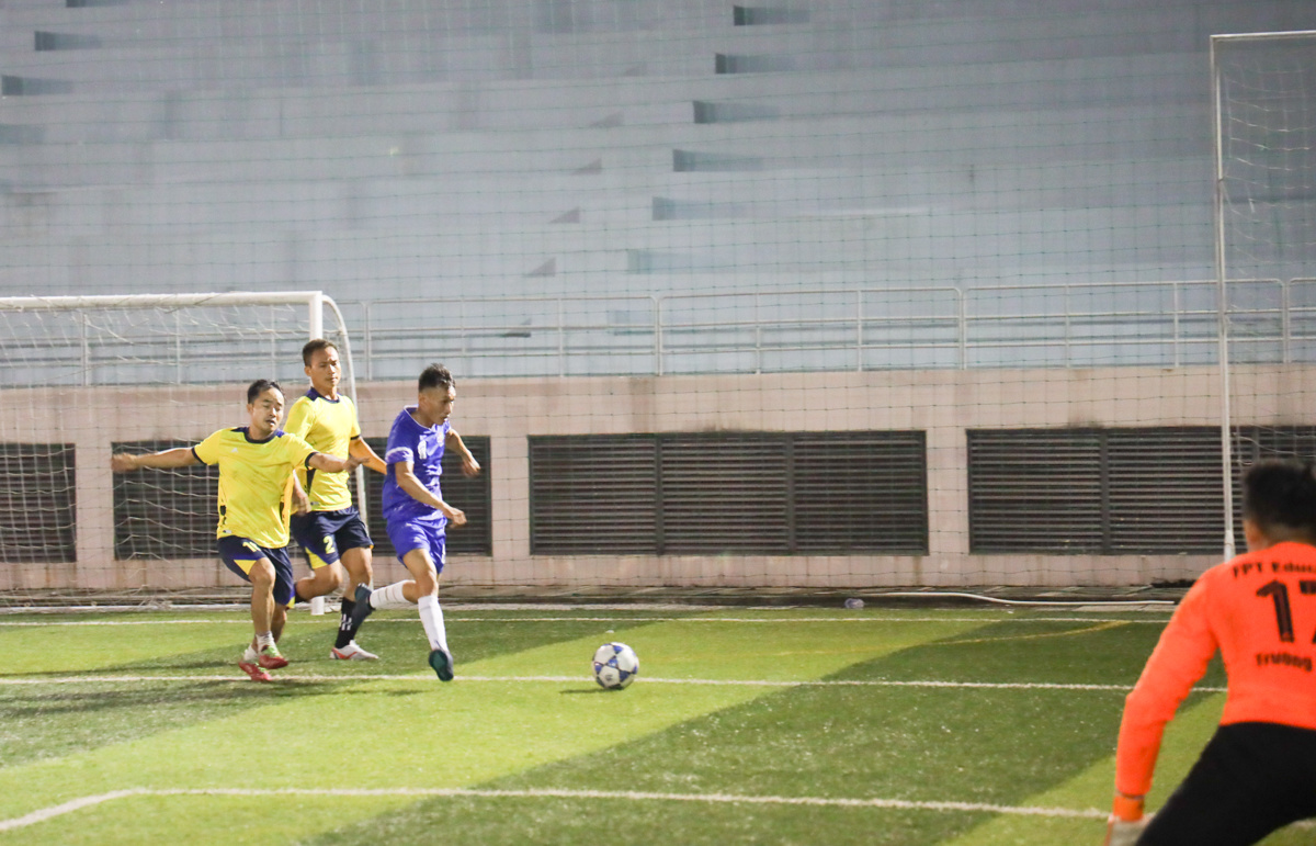 <p> Tỷ số 3-1 khiến FPT Telecom trở thành cựu vương sau 3 mùa giải liên tiếp vô địch. Trong khi đó, đây là lần đầu tiên FPT Education có tấm vé vào chơi trận chung kết của giải bóng đá FPT Cup Đà Nẵng.</p>