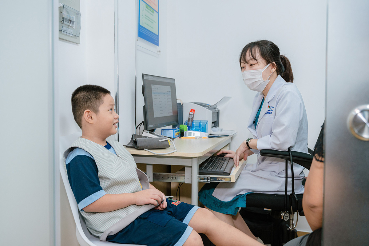 <p class="Normal" style="text-align:justify;"> Với tiêu chí “Tiêm nhẹ, ít đau - Chính hãng - Giá tốt”, Trung tâm Tiêm chủng Long Châu kỳ vọng sẽ tạo dựng tiêu chuẩn mới về dịch vụ tiêm chủng vaccine tại Việt Nam.</p>
