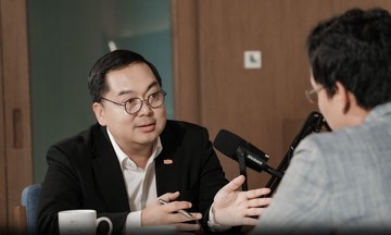 Anh Hoàng Nam Tiến làm giám khảo phỏng vấn học bổng thạc sĩ