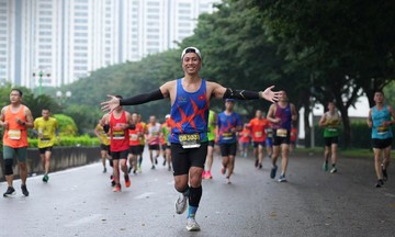 11 runner FPT chạy marathon sub4 ở giải Long Biên